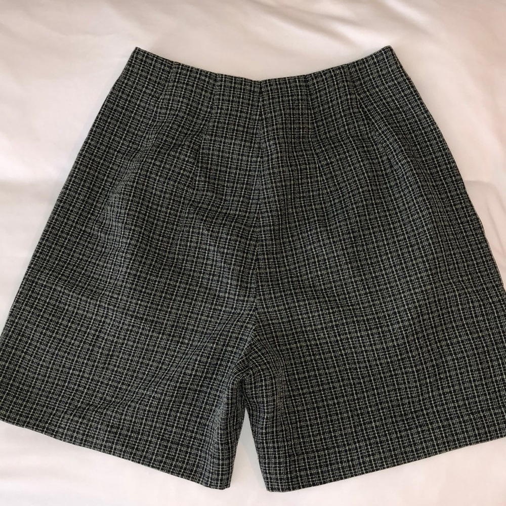 Vintage style high rise forest green shorts